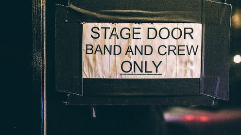 Schmuckbild Stage Door Band and Crew only
